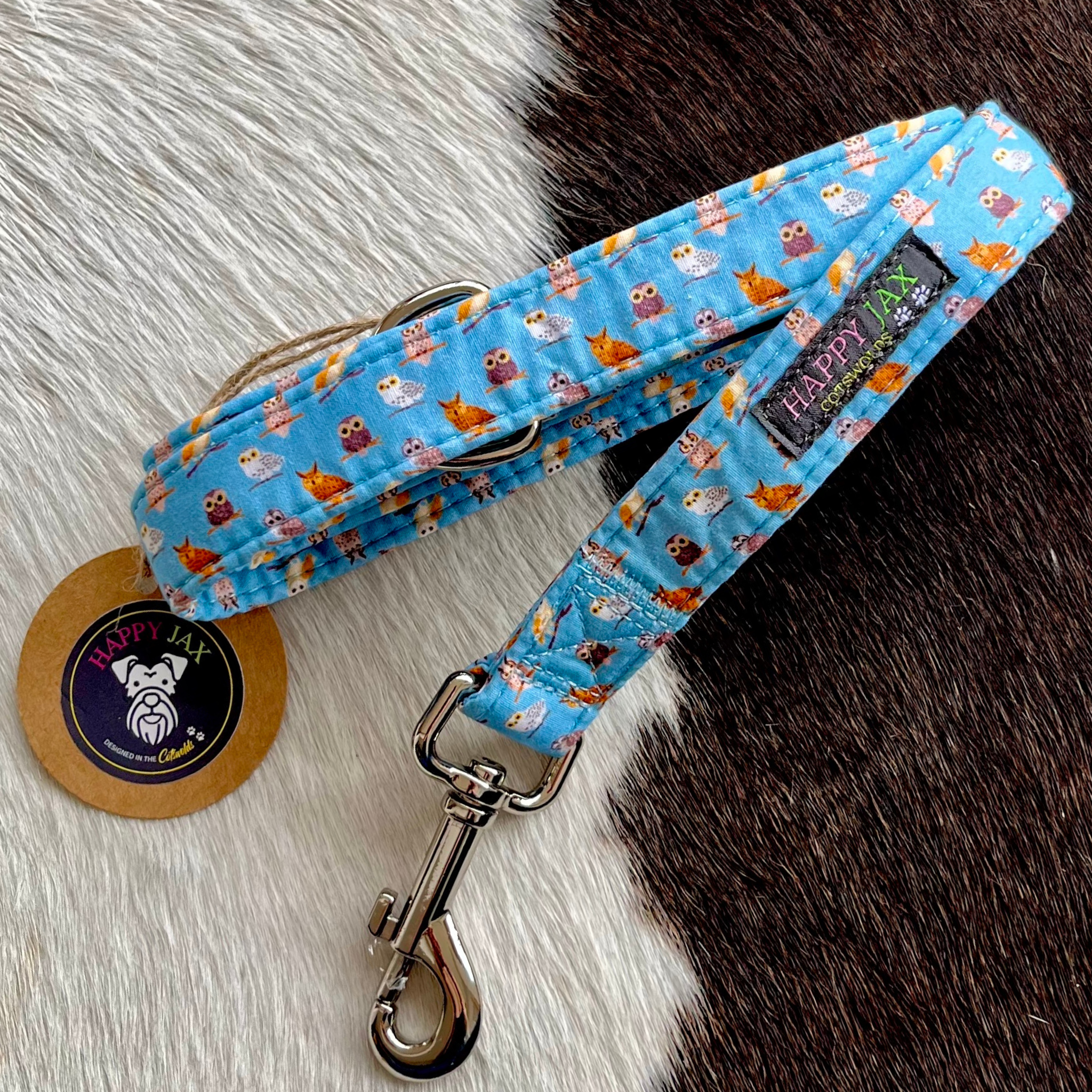 Dog lead with a pattern of multiple different owls on a blue background.